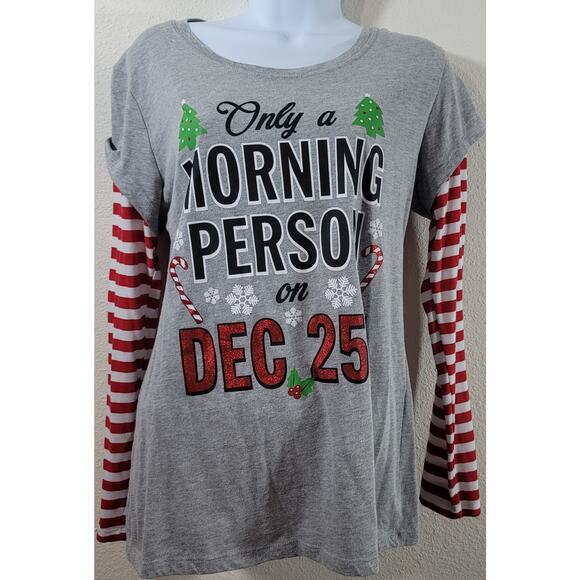 Wound Up Gray Red White Christmas Graphic Shirt XL 15 17 Juniors Lightweight - Picture 2 of 5